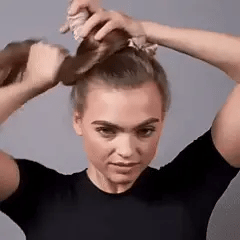 Mode d’emploi Bigoudi cheveux longs sans chaleur – enrouler les cheveux, poser le bonnet en soie et révéler des boucles wavy naturelles au réveil.