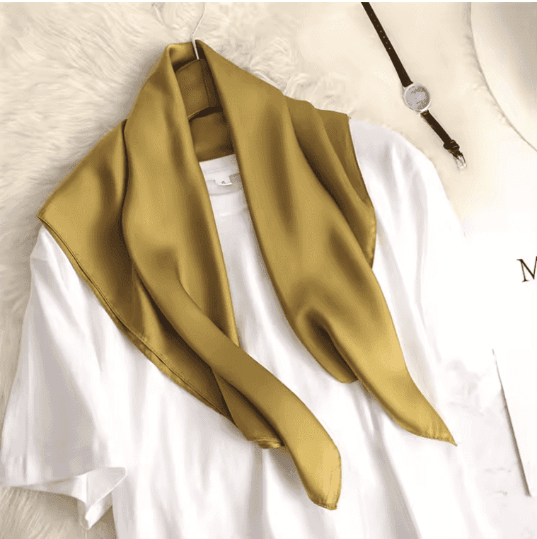 foulard en soie de mûrier noué autour de la tête