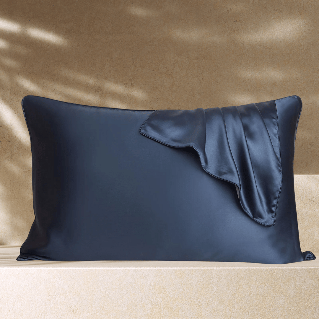 Taie d’oreiller en soie bleu marine, routine beauté de nuit