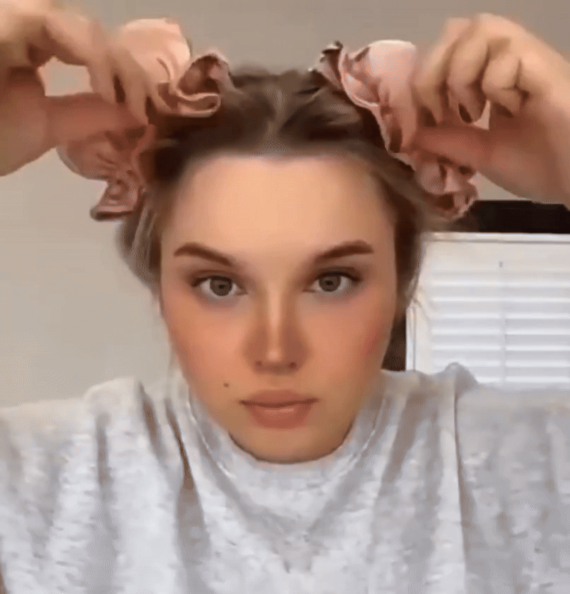 Déroulage des bigoudis classiques avec résultat coiffure glamour sans chaleur