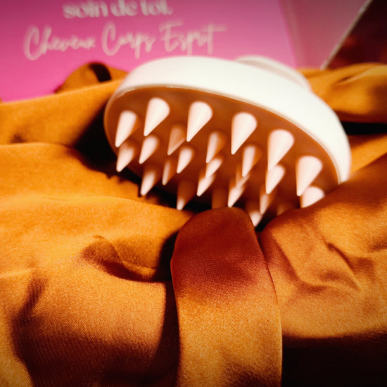 Cheveux bouclés routine pousse – brosse massante cuir chevelu pour soins capillaires