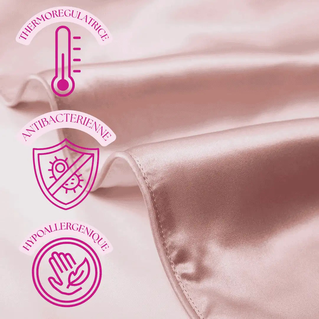 Zoom sur la texture de la taie d’oreiller en soie – tissu thermorégulant, hypoallergénique et antibactérien