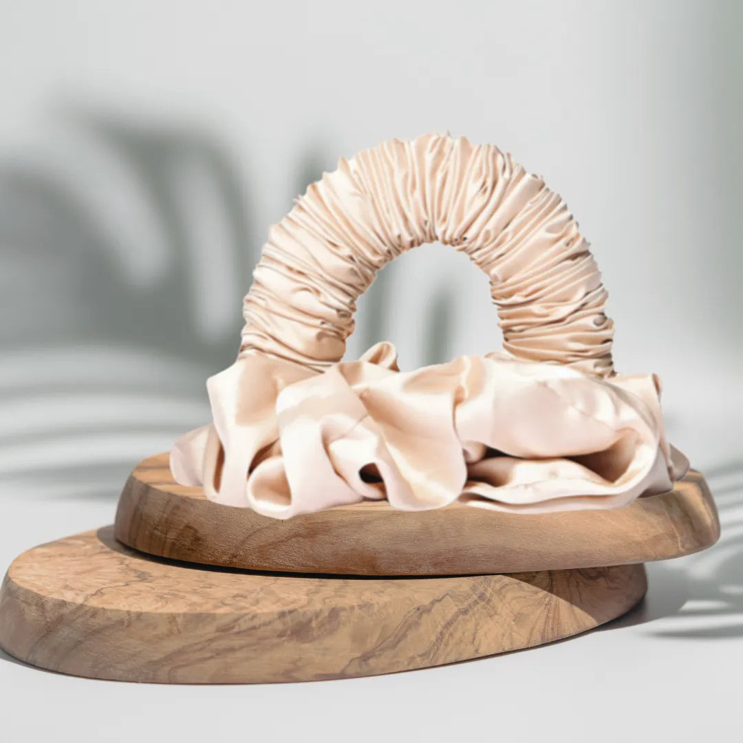 Bigoudi beige effet brushing sans chaleur – idéal pour cheveux longs et épais.