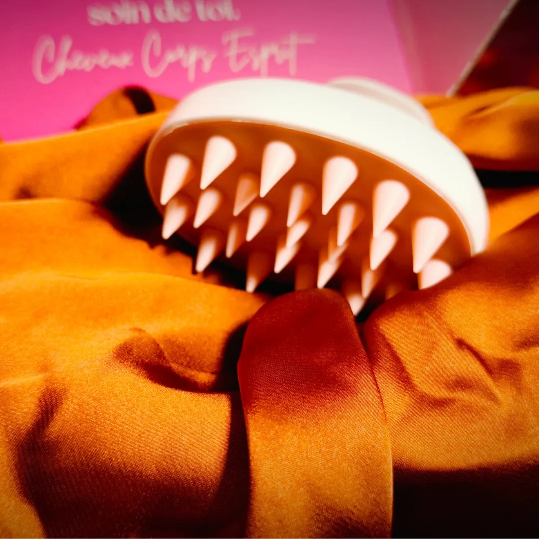 Brosse massage cuir chevelu Wild Hair Therapy dans son coffret - accessoire capillaire design pour stimuler la pousse et réduire la chute