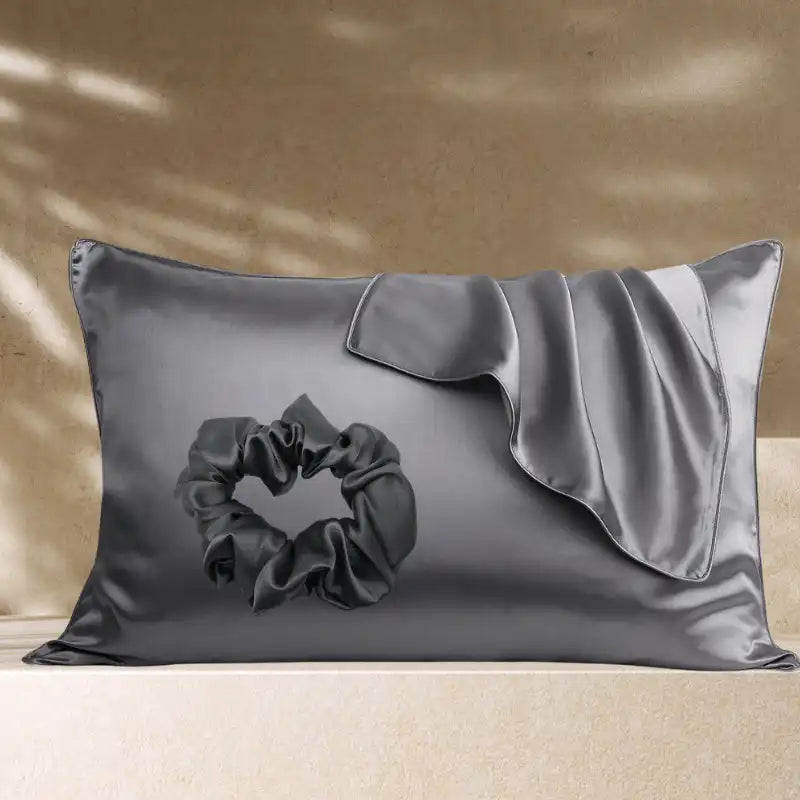 Coffret cheveux bouclés en soie – taie d’oreiller et chouchou pour routine capillaire soie